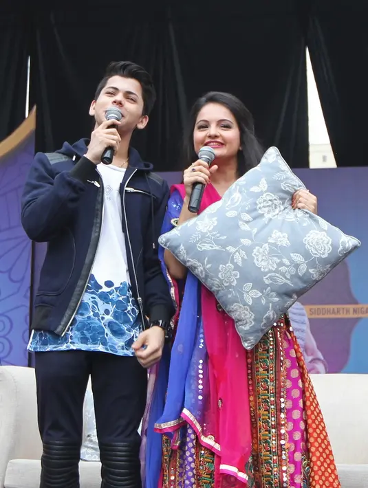 Kedua aktor dan aktris Bollywood yang sudah berada di Indonesia sejak 15 Desember lalu itu, kabarnya juga memiliki sederet jadwal untuk Meet and Greet selain di Bekasi. (Bambang E.Ros/ Bintang.com)