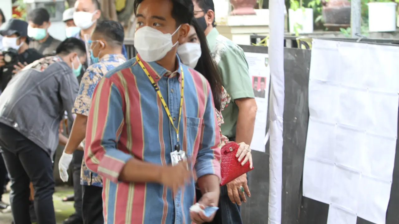 Calon Wali Kota Solo Nomor Urut 1, Gibran Rakabuming Raka usai mencoblos di TPS 22 Manahan Solo