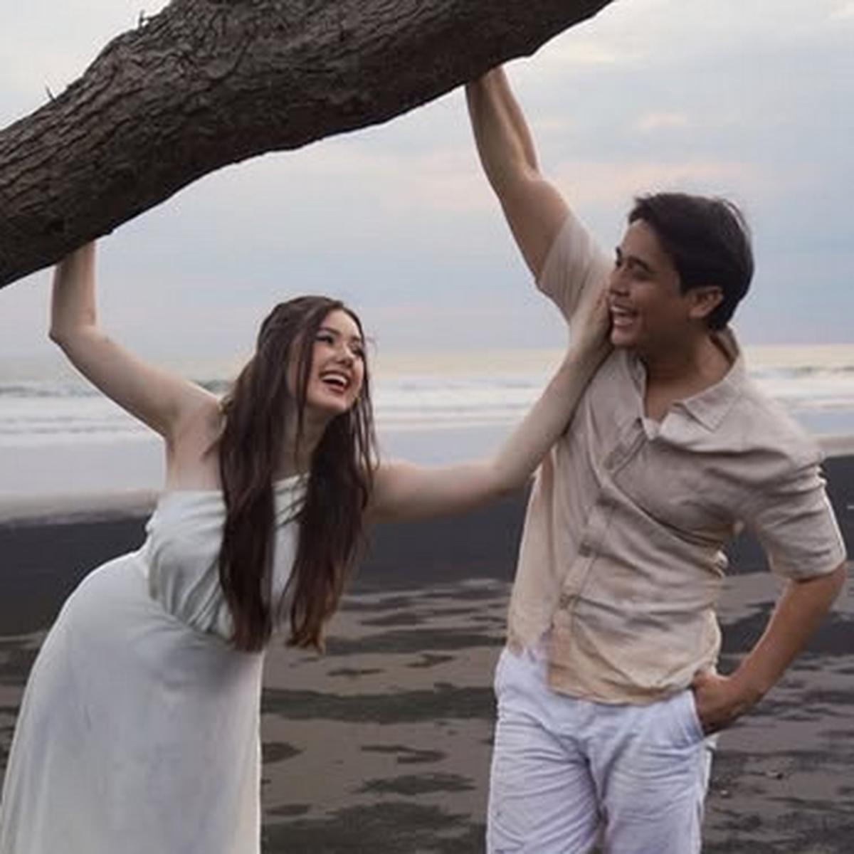 5 Potret Billy Syahputra Lamar Sang Pacar Vika Kolesnaya di Bali, Romantis Banget!