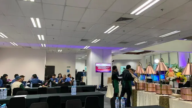 <p>Media centre bagi para jurnalis peliput pertemuan Menlu ASEAN dalam ASEAN Ministerial Meeting/ Post Ministerial Meeting (AMM/PMC) yang berlokasi di Wisma BNI. (Liputan6/Benedikta Miranti)</p>