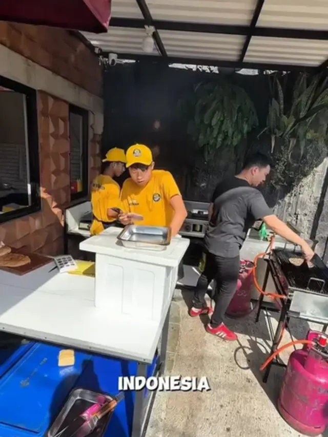 Potret Kedai Burger Aldi Taher (Instagram alditaher.official)