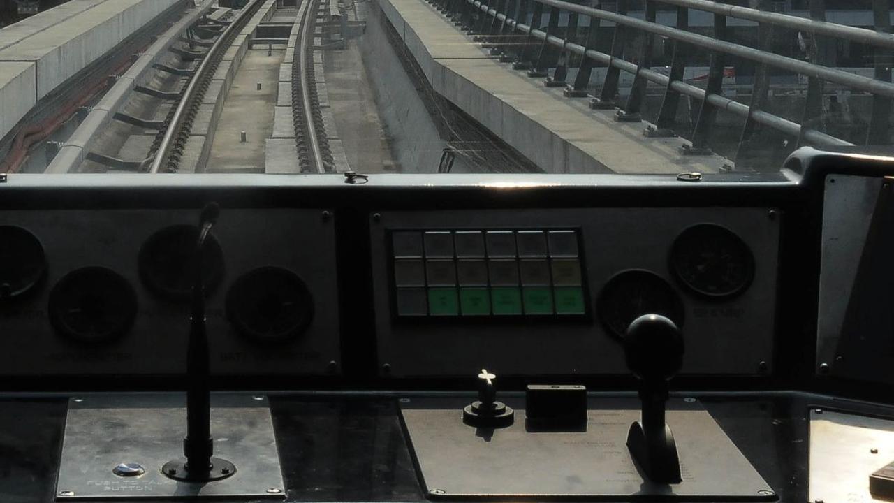 Kereta LRT Jabodebek melayani para penumpang di 18 stasiun yang menghubungkan empat wilayah yakni Jakarta, Bogor, Depok dan Bekasi.<br>