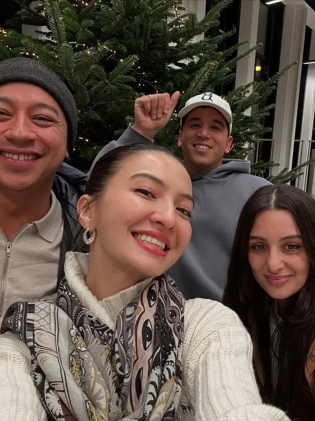 Anti Membosankan, Raline Shah Tampil Modis dengan Outfit Monokrom Saat Liburan di Amsterdam