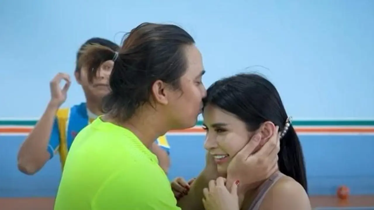 Dikabarkan Pacaran, Ini 6 Potret Kebersamaan Billy Syahputra dan Maria Vania