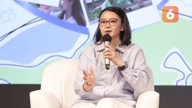 Apresiasi terhadap ibu, baik dalam bentuk perhatian kecil atau pujian, penting untuk meningkatkan kepercayaan diri dan kebahagiaan keluarga. Ini memperkuat peran ibu dalam merawat anak dan menjaga keharmonisan. (Foto: Aditya Eka Prawira/Liputan6.com)