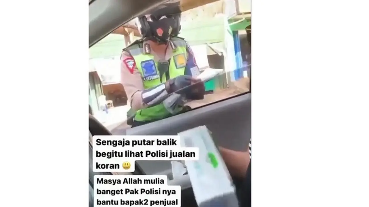 Bripka Arief Setiawan menjual koran di Gemblegan, Serengan, Solo, pada Kamis (5/8/2021) sore. (istimewa/tangkapan layar @energi solo)