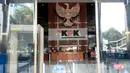 Aktivitas di lobi Gedung KPK, Jakarta, pasca libur Lebaran 2020, Rabu (27/5/2020). KPK memperpanjang masa pelaksanaan bekerja dari rumah (BDR) atau work from home (WFH) bagi para pegawainya hingga 4 Juni 2020. (merdeka.com/Dwi Narwoko)