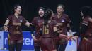 Selebrasi para pemain Kharisma Premium Bandung setelah mencetak poin saat menghadapi Petrokimia Gresik pada laga final kategori putri Kejuaraan Bolavoli Nusantara Cup 2024 di GOR UNY Yogyakarta, Sabtu (23/3/2024). Kharisma Bandung kalah 1-3 (25-17, 18-25, 15-25 dan 24-26) dan harus puas menduduki posisi runner-up. (Dok. PBVSI)