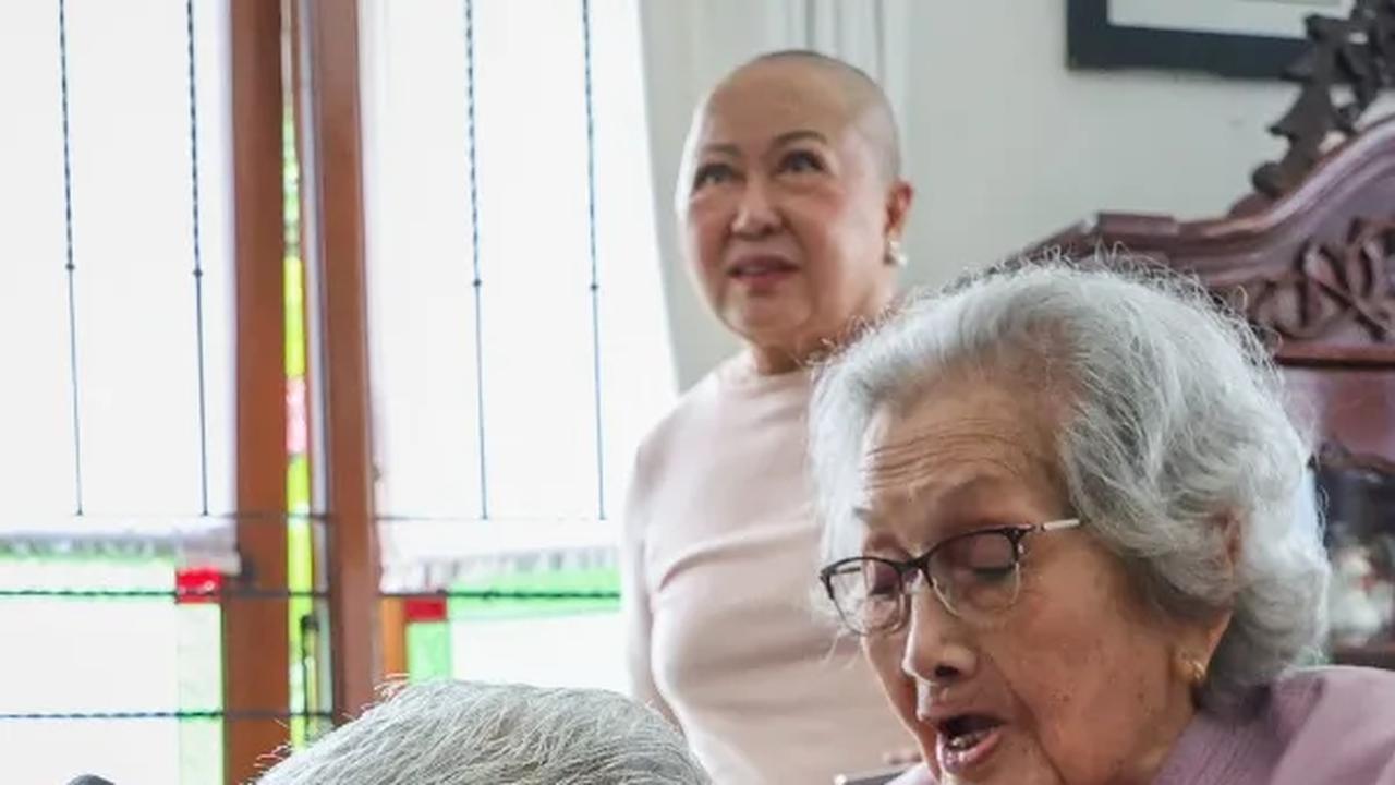 FOTO: Momen Silaturahmi dan Pesan Menyentuh Istri Mantan Kapolri Hoegeng untuk Ganjar