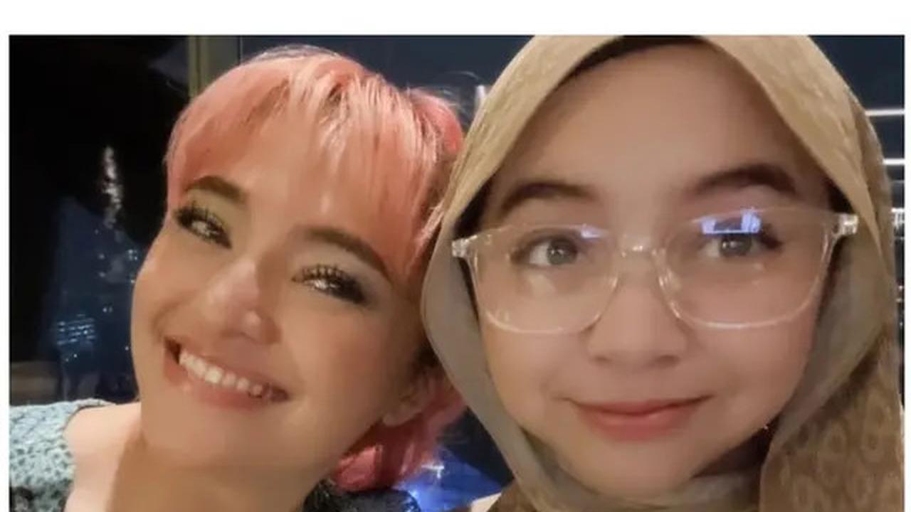 6 Potret Gaya Rambut Pink Marshanda saat Bareng Sienna, Rayakan Ultah ke-36