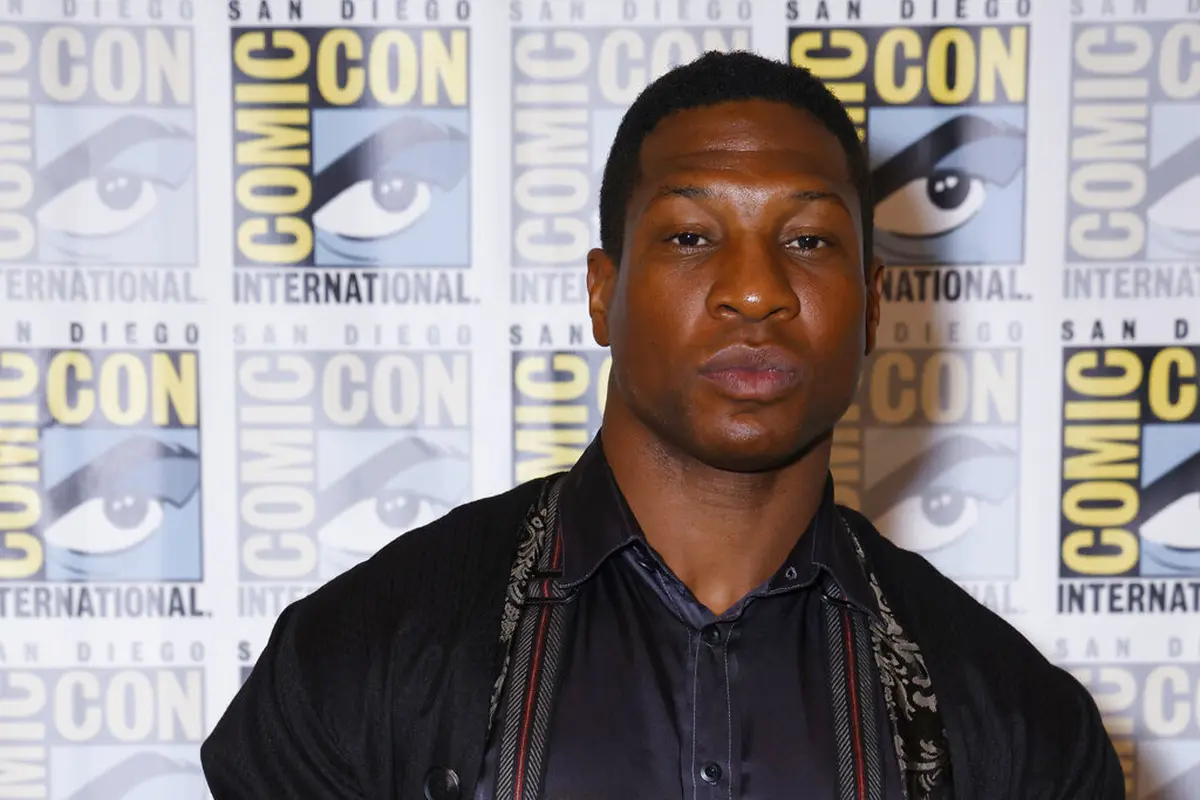 Jonathan Majors menghadiri Comic-Con International di San Diego, Sabtu (23/7/2022). (Foto oleh: Christy Radecic/Invision/AP)