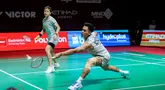 Pasangan ganda campuran Indonesia, Jafar Hidayatullah/Felisha Pasaribu berusaha mengembalikan kok ke arah wakil Korea Selatan, Kim Jae Hyeon/Jang Ha Jeong dalam babak 32 besar Indonesia Open 2026 di Istora Senayan, Jakarta, Rabu (03/06/2026). (Bola.com/Bagaskara Lazuardi)