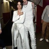 Camila Cabello dan Machine Gun Kelly (Getty images via popsugar.com)