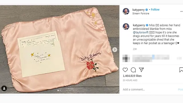 Menengok Selimut Hadiah Taylor Swift untuk Bayi Katy Perry