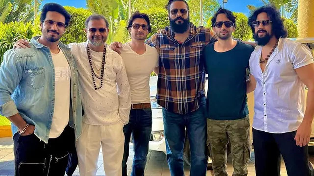 6 Potret Reuni Pemain Mahabharata, Shaheer Sheikh hingga Sourabh Raaj Jain Bikin Nostalgia