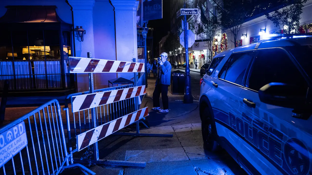 Penyelidikan Masih Berlangsung, Lokasi Tabrak Kerumunan dan Penembakan Massal di New Orleans Dijaga Ketat