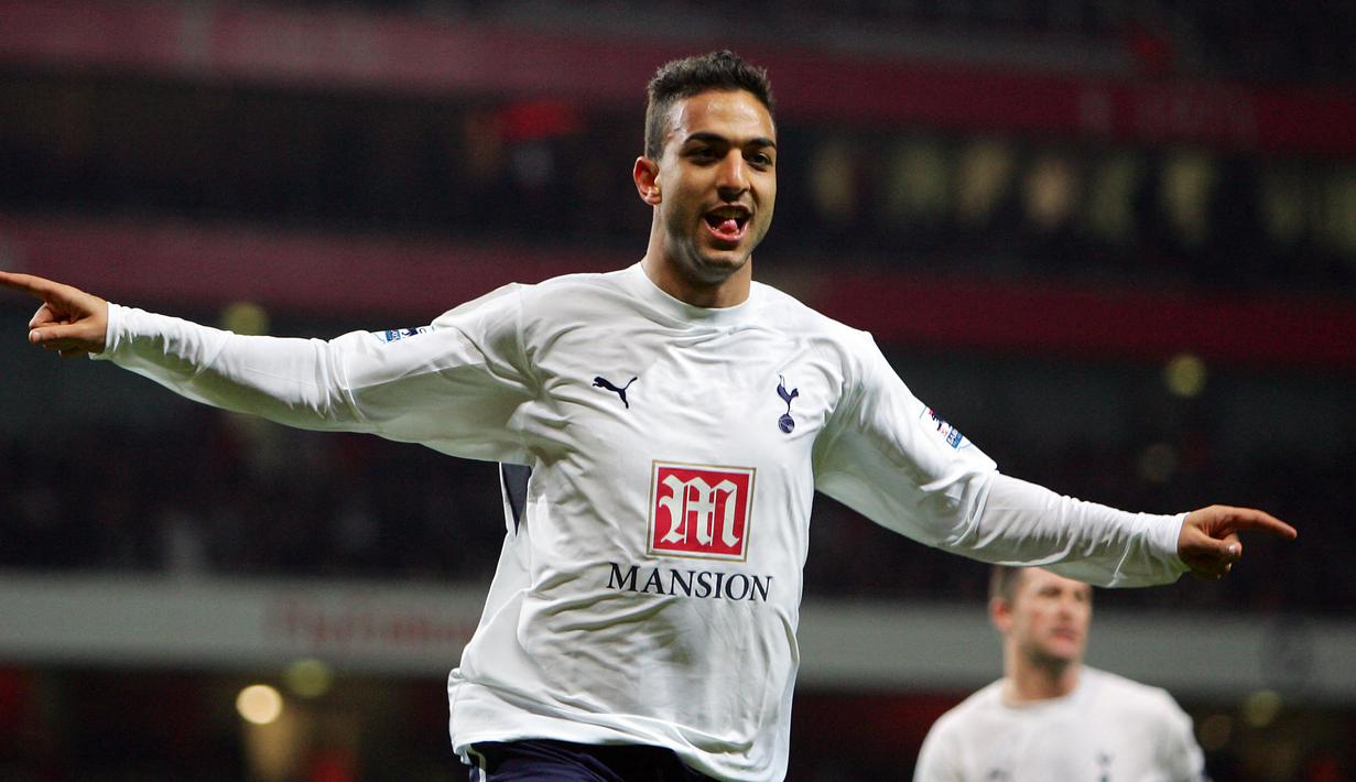 1. Ahmed Hossam Husein Abdelhamid alias Mido. Striker yang didatangkan Tottenham Hotspur dari AS Roma pada pertengahan musim 2004/2005. Mampu mencetak 20 gol dalam 63 penampilannya bersama The Lily White hingga akhir musim 2006/2007. (AFP/Adrian Dennis)