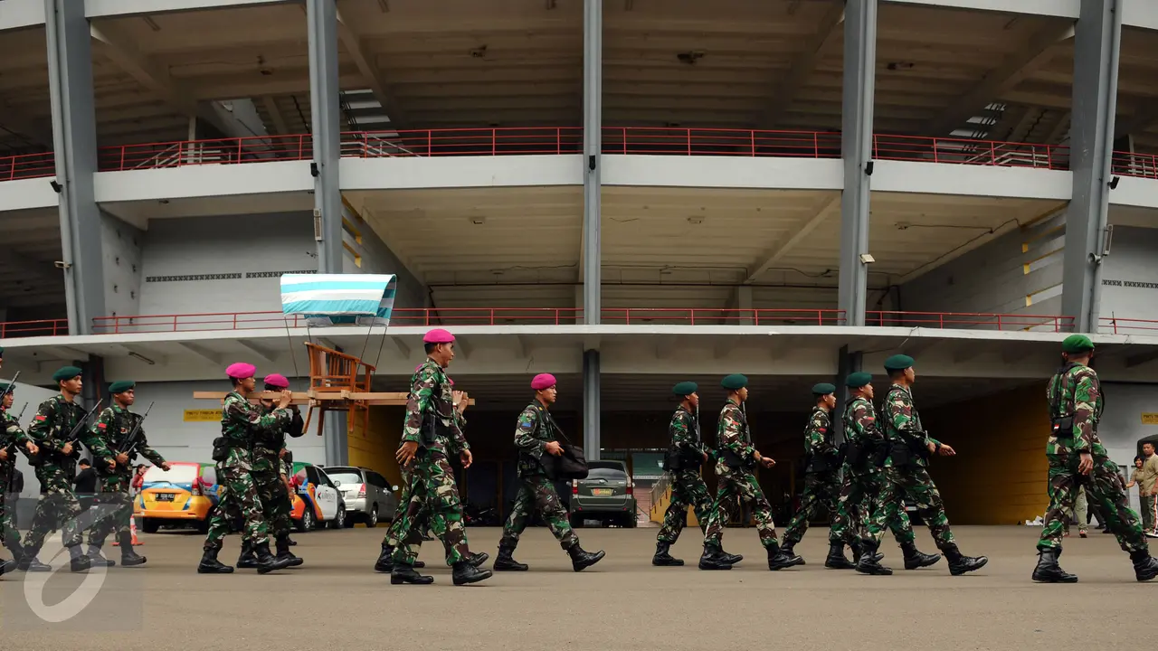 20160122-Jelang Peringatan HUT ke-100 Jenderal Sudirman, Pasukan TNI-Polri Arak Replika Tandu-Jakarta