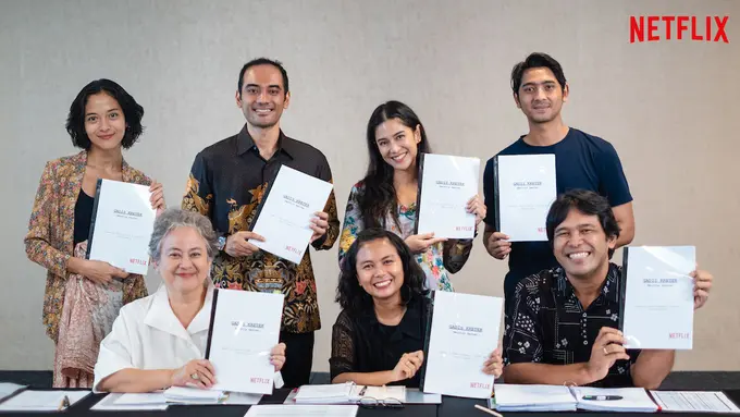 Para aktor pemeran serial Gadis Kretek yang akan tayang di Netflix. (Foto: Netflix)