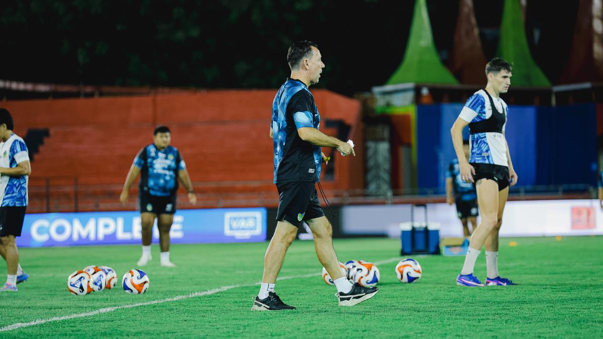 BRI Super League: PSIM Tantang Juru Kunci Semen Padang, Jean-Paul van Gastel Akui Persiapan Tak Ideal