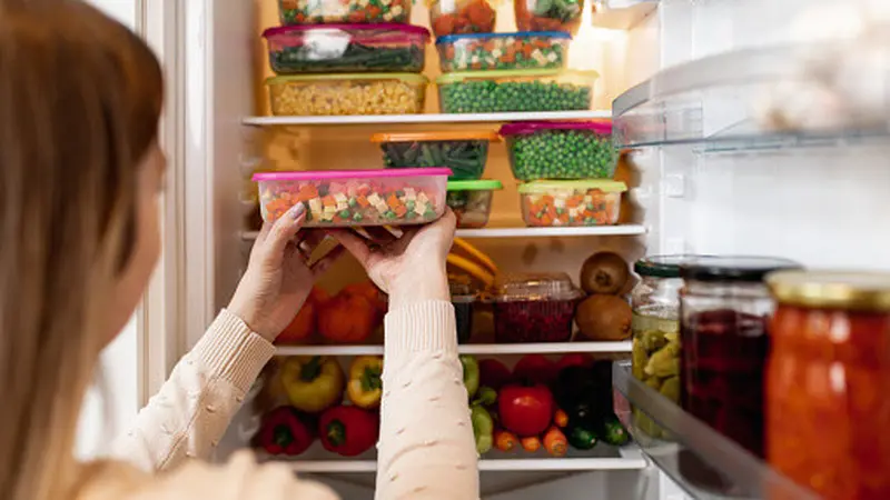 Ilustrasi Makanan dalam Kulkas