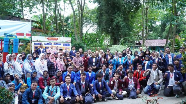 Pertamina Foundation menggelar program Cross Visit Desa Energi Berdikari Sobat Bumi (DEB SoBI) di Balikpapan, Kalimantan Timur, sambil jalan-jalan ke Ibu Kota Nusantara (IKN). (Liputan6.com/Jayadi Supriadin)