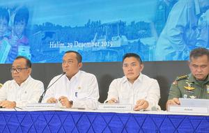 Menteri Sekretaris Negara atau Mensesneg Prasetyo Hadi di Pangkalan TNI AU Halim Perdanakusuma Jakarta, Senin (29/12/2025). (Liputan6.com/Lizsa Egeham)