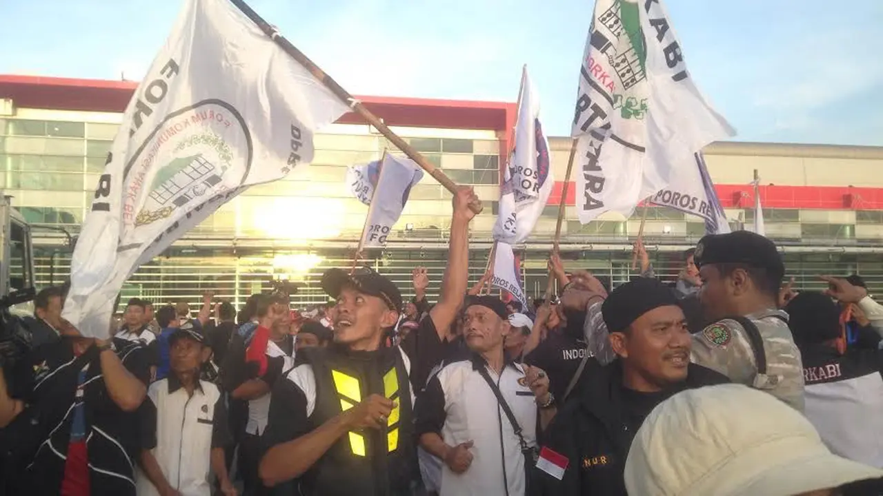  Kedatangan calon Gubernur dan Wakil Gubernur DKI Jakarta Agus Yudhoyono-Sylviana Murni disambut meriah di JI-Expo, Kemayoran