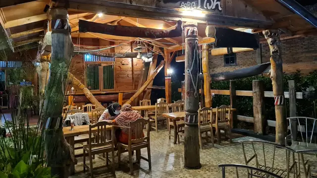 11 Rekomendasi Tempat Makan Enak di Dekat Danau Toba 2025, Menikmati Santapan Lezat dengan Pemandangan Kaldera Terbaik