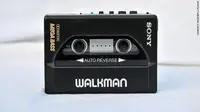 Ekspresi Tak Terduga Anak Zaman Sekarang Saat Lihat Walkman 
