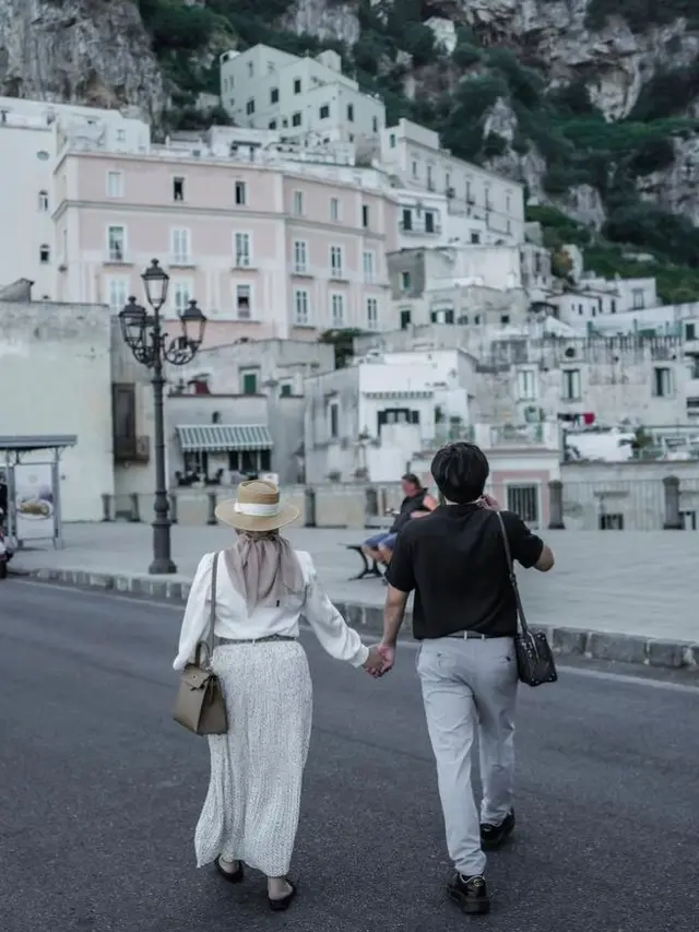 6 Gaya Aurel Hermansyah Liburan di Italia Bareng Atta Halilintar dan Ameena, Tenteng Tas Seharga Rp472 Jutaan