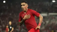 Striker Timnas Indonesia, Beto Goncalves menjebol gawang Malaysia pada laga Grup G Putaran Kedua Kualifikasi Piala Dunia 2022 Zona Asia di Stadion Utama Gelora Bung Karno, Kamis (5/9/2019). (Bola.com/Vitalis Yogi Trisna)