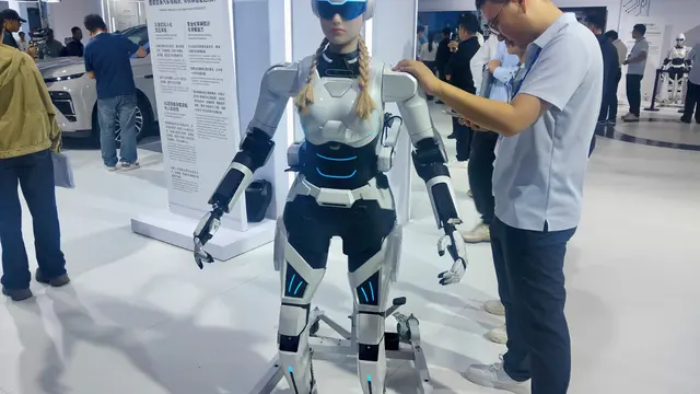 Robot humanoid AiMOGA di Acara OMODA & JAECOO (Liputan6.com/Jonathan Pandapotan Purba)
