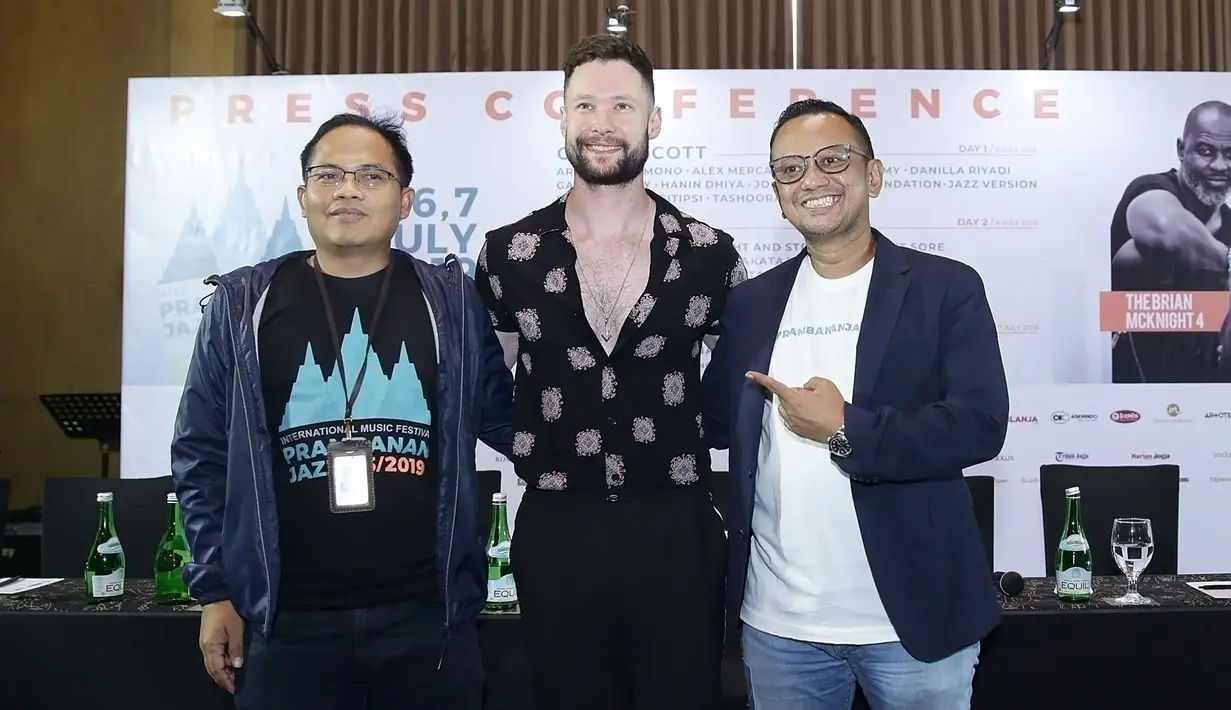 "Saat ke Indonesia saya bersemangat membawakan lagu-lagu saya dan mengajak penggemar bernyanyi bersama. Saya yakin Prambanan Jazz Festival 2019 akan menjadi malam menyenangkan,” pungkas Calum Scott. (Bambang E.Ros/Fimela.com)