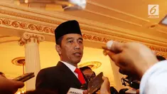 Presiden Joko Widodo atau Jokowi kembali mengimbau masyarakat untuk menggunakan media sosial untuk hal positif. Caranya dengan menghentikan penyebaran fitnah di media sosial.