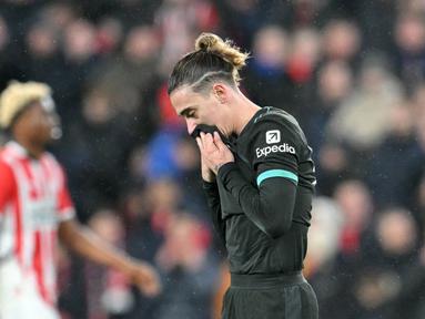 Rentetan kemenangan Liverpool di Liga Champions 2024/2025 akhirnya terhenti di markas PSV Eindhoven pada Matchday kedelapan Liga Champions di Phillips Stadium, Kamis (30/1/2025) dini hari WIB. (AFP/Nicolas Tucat)