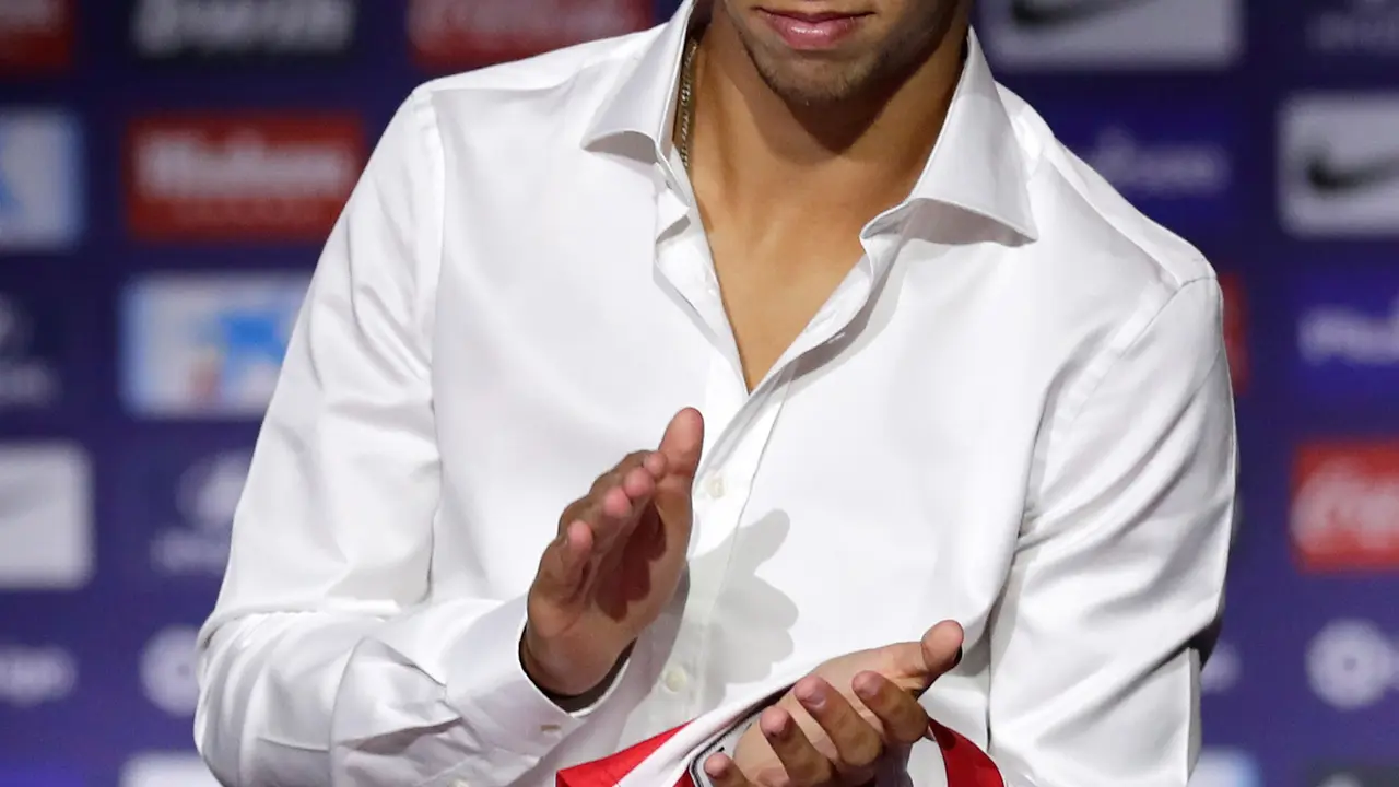 Senyum Joao Felix Saat Diperkenalkan Jadi Pemain Atletico Madrid
