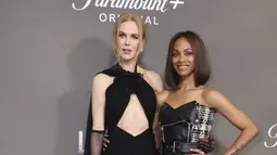 Nicole Kidman dan Zoe Saldana berpose untuk fotografer setibanya di pemutaran perdana serial televisi 'Special Ops: Lioness' di London, Selasa, 11 Juli 2023. (Vianney Le Caer/Invision/AP)