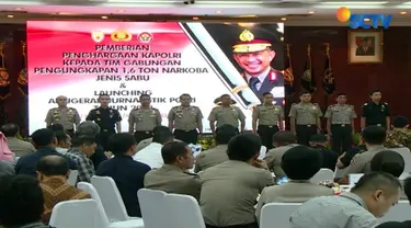 Penyerahan penghargaan secara simbolis diberikan langsung oleh Kapolri Jenderal Polisi Tito Karnavian di gedung Rupatama Mabes Polri.
