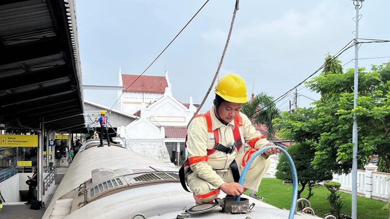 Begini Cara Pengisian Air Toilet di Kereta Jarak Jauh