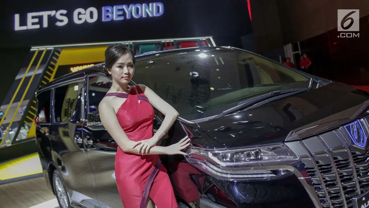 Deretan SPG Cantik Hiasi IIMS 2019