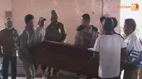 [VIDEO] Rasa Ingin Tahu Guru Honorer Itu Berbuah Petaka