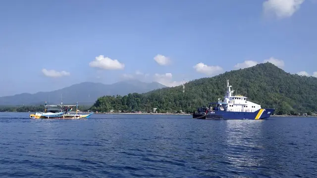 Kapal Pengawas Perikanan milik KKP menangkap satu Kapal Perikanan Asing (KIA) asal Filipina yang melakukan kegiatan illegal fishing di perairan Indonesia. (Dok KKP)