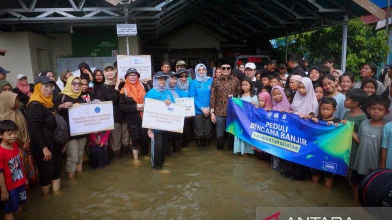 Wagub Kalsel Salurkan Bantuan Banjir Kalsel di Desa Sungai Rangas, Harapkan Warga Bangkit