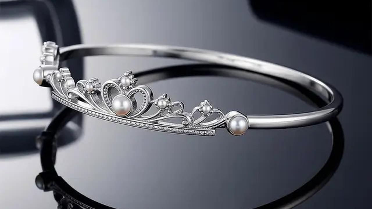 7 Model Gelang Bangle Tipis dengan Aksen Bunga, Sentuhan Klasik yang Tetap Kekinian