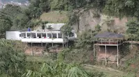 Sejumlah warga membangun rumah di perbukitan jalur Sesar Lembang, Kabupaten Bandung Barat. (Liputan6.com/Gempur M Surya)