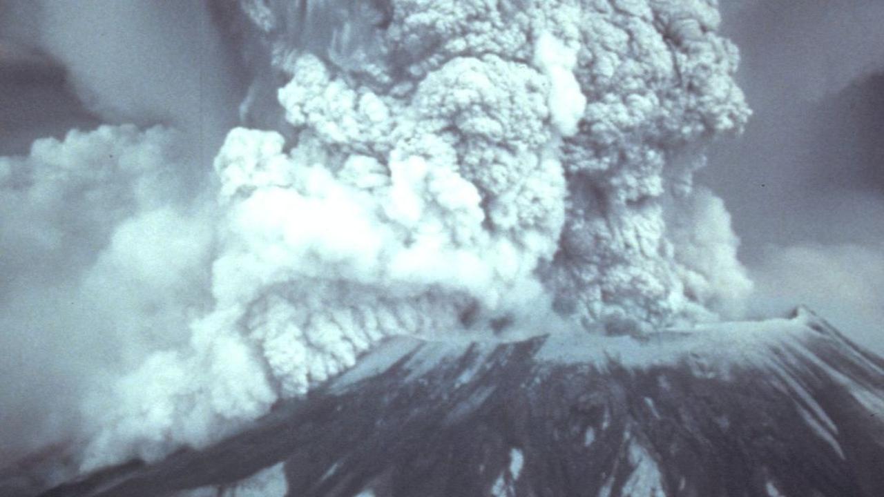 Mengapa Gunung Meletus Sering Terjadi di Akhir Tahun? Ini Penjelasan Ilmuwan