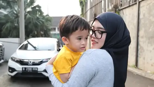 Putri Delina Ingin Sule Menikah Lagi, Ini Dia Kriteria Ibu Sambung yang  Diimpikan: Yang Seperti Almarhumah Mamah - ShowBiz Liputan6.com