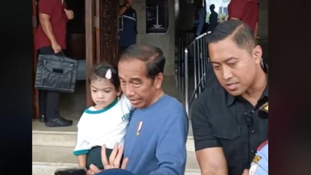 Ramai Diminta Foto Bareng Saat Jalan Bareng Cucu ke Monas, Warganet Soroti Rambut Presiden Jokowi