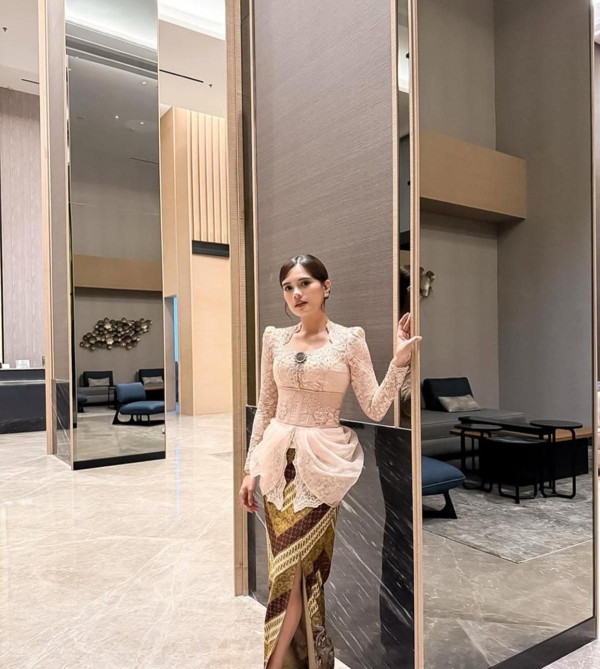 7 Potret Audi Marissa Tampil Anggun Jadi Bridesmaid di Pernikahan Ochi Rosdiana, Ini Reaksi Warganet